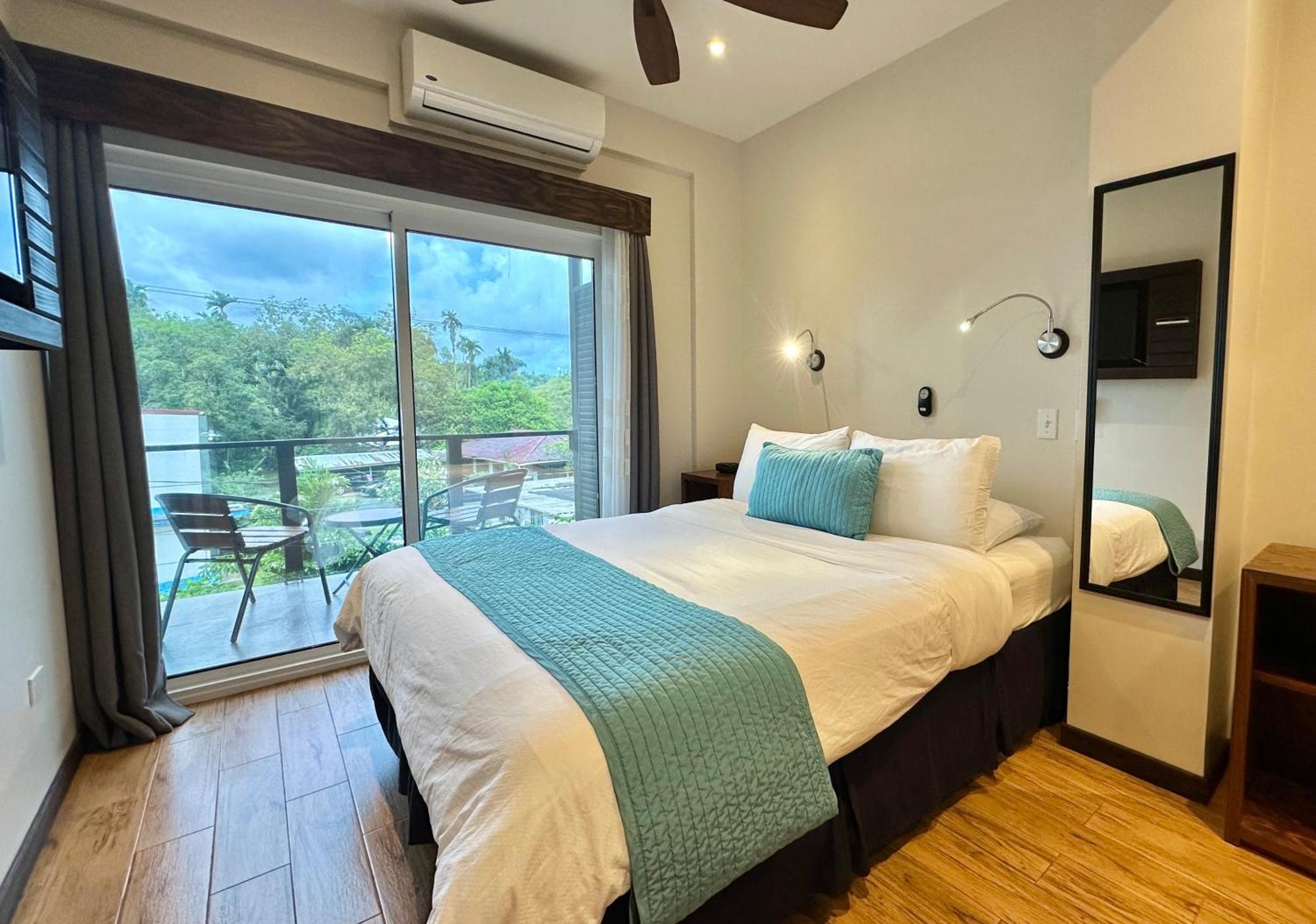 Palau Central Hotel Koror Kamer foto